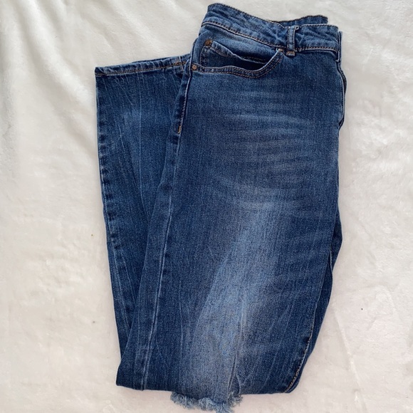 High-Waisted Jeans - Picture 3 of 6